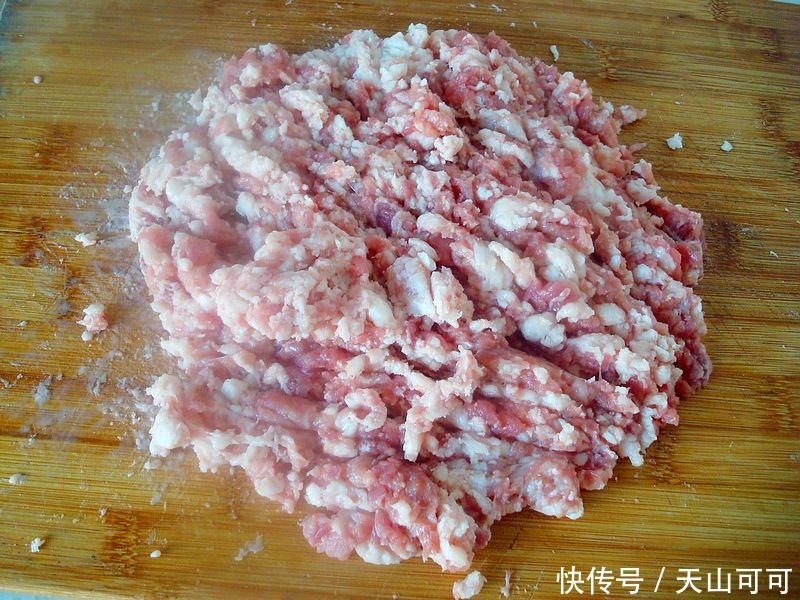 原汁原味|看新疆人冬至吃什么馅饺子?比韭菜开胃,比芹菜汁多,太滋补