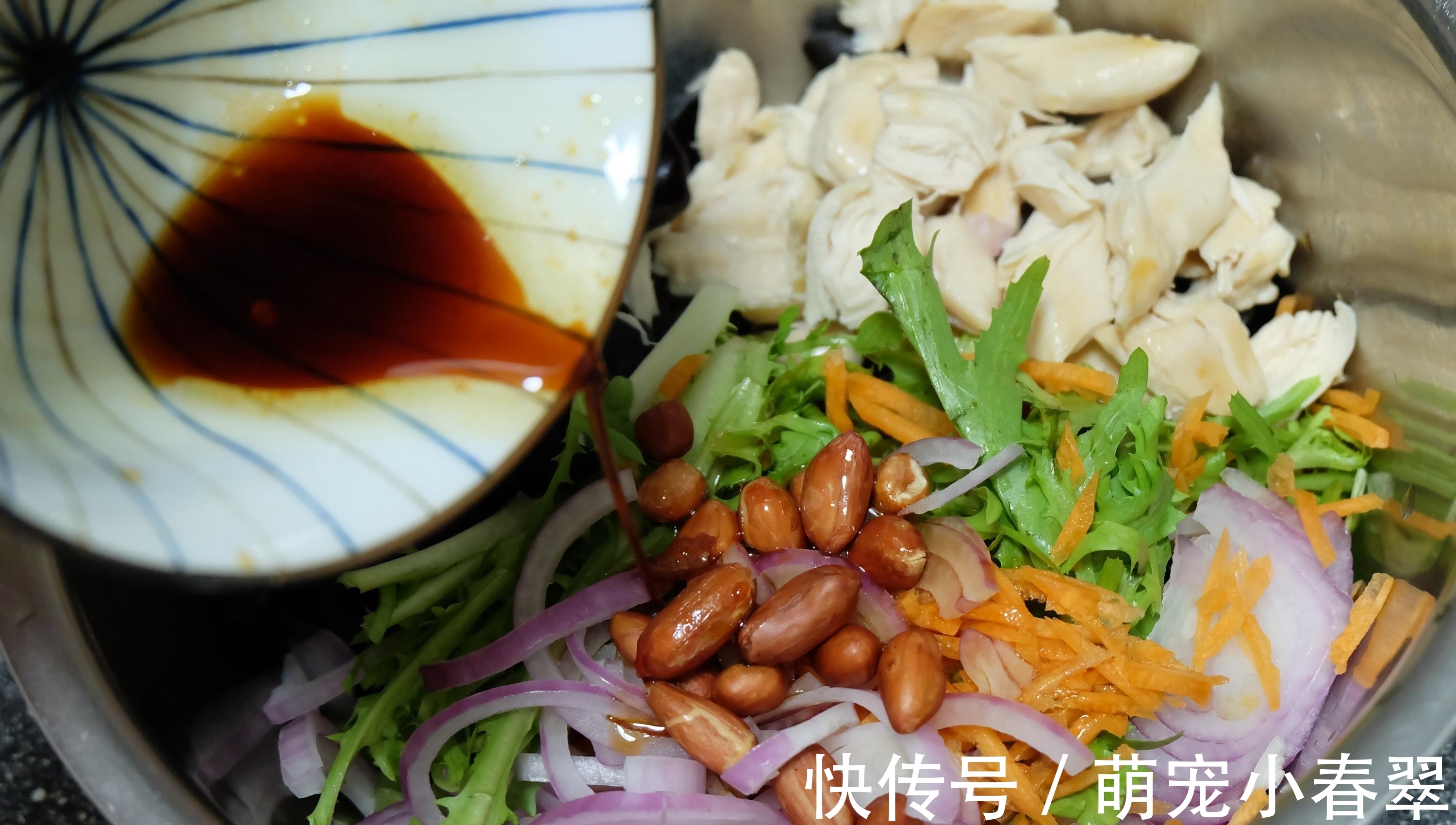 夏天最爱轻食减脂餐,鸡胸肉沙拉做法简单营养丰富,越吃越喜欢