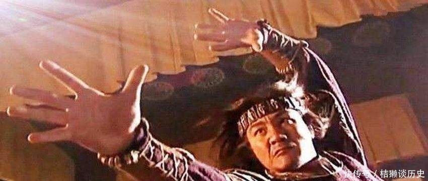 扫地|十年前乔峰曾打断扫地僧三根肋骨,十年后乔峰全力是否能打败他?