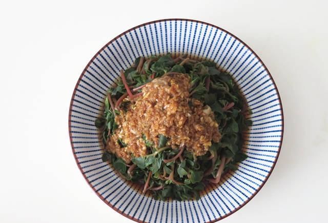 周末小姑子来串门,我准备了几道菜,还包了饺子,老公嫌寒酸