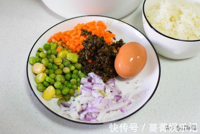 午饭|50岁阿姨午饭一人食，五彩炒饭丸子汤，不糊弄不凑合认真生活