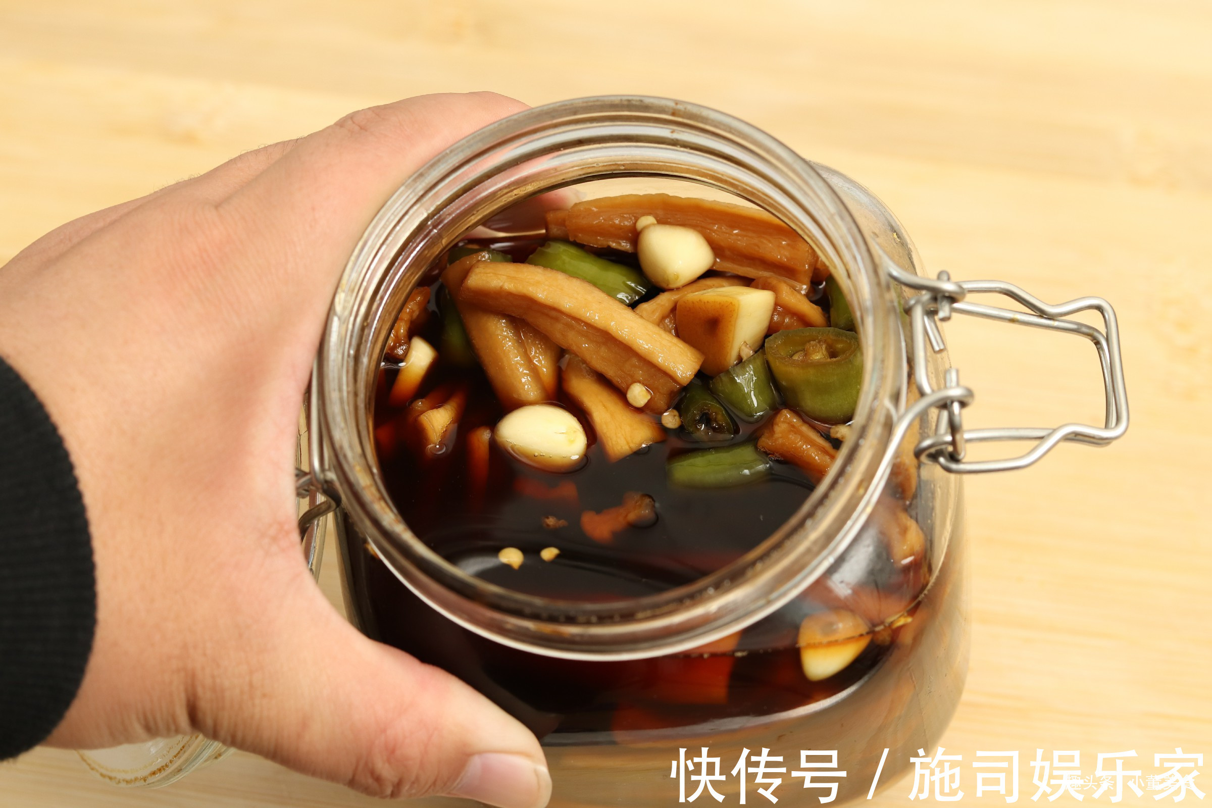 晾晒|冬天自制腌萝卜,教你酒店不外传的做法,隔天就能吃,脆爽又下饭