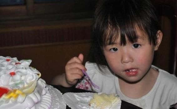 长高|6岁女童3年没长高,医生感叹太贪吃2种食物,缺锌厌食不长高