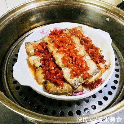 蒜泥|秒杀餐厅大厨，正宗超级下饭菜之剁椒带鱼自己在家做