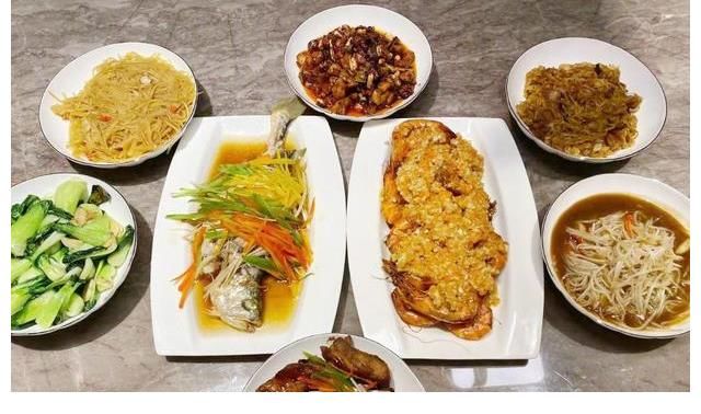 林更新下廚做了一桌菜，獲56萬人點贊，網(wǎng)友：確實可媲美家庭主婦