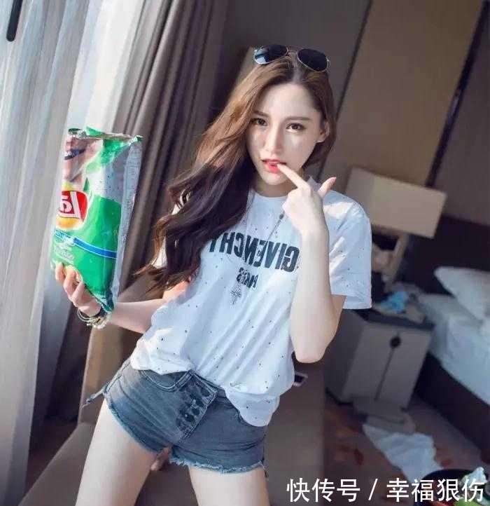 妩媚街拍:搭配美丽妩媚性感大方的小姐姐,简约清新又青春活力!