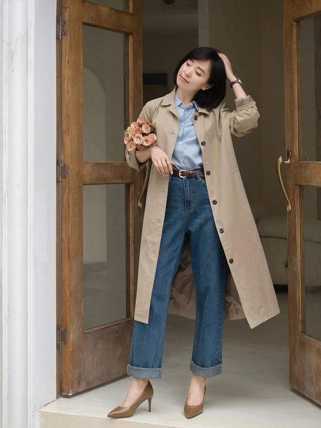 穿搭|今秋最洋气的穿法总结,风衣+牛仔裤或裙子,适合28~48岁女人借鉴