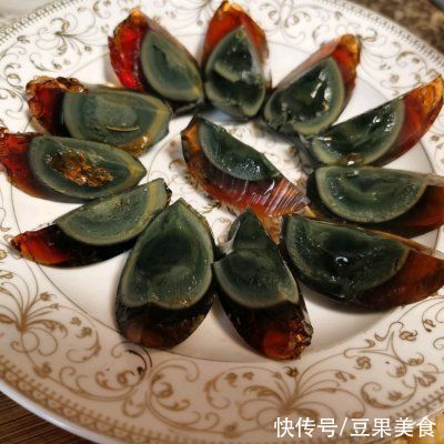 5分钟就能做好的青线椒拌皮蛋，简单又好吃