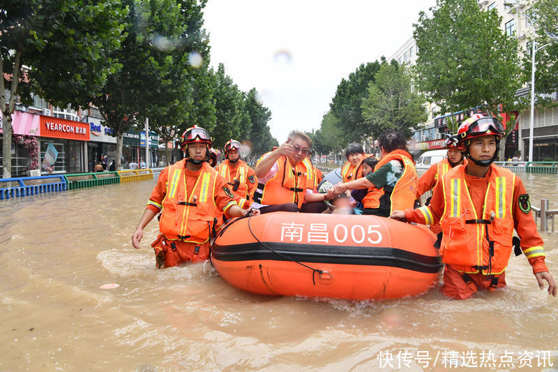 人心|河南暴雨救援现场，这些画面温暖人心