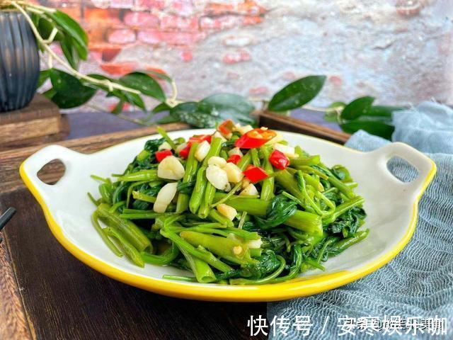 小白|空心菜最简单的做法，厨房小白也能做出的美味，减脂者的福音