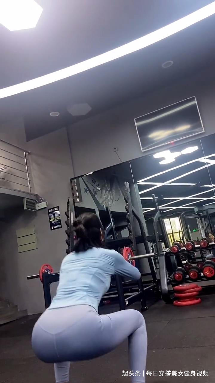 直角|两个休闲动作，让你也拥有Lisa的“直角肩”，简单易学，居家可做