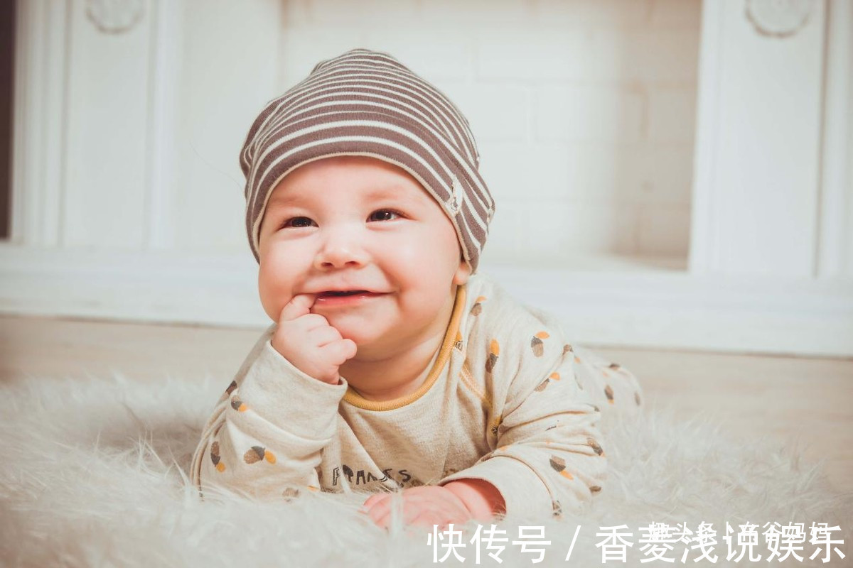 脚丫子|从小“吃手指”和“不吃手指”的孩子,长大后差距明显,家长收藏