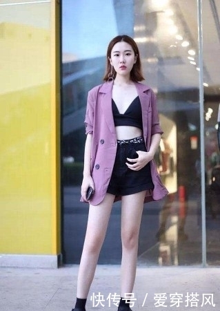 迷人|街拍:小姐姐身材性感火爆,韵味迷人至极,你喜欢吗?