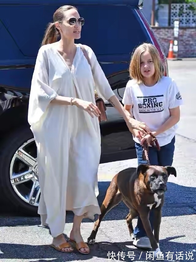 宽松|朱莉带火了“棉麻系”穿搭,舒适又有高级感,30岁以上女人都适合