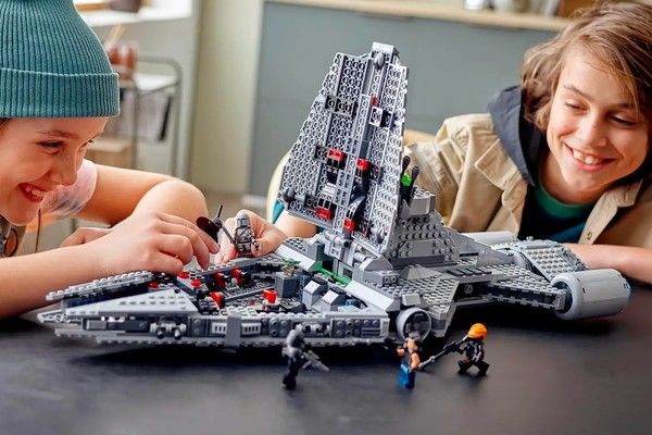 乐高再推新款星球大战收藏套组；爱彼再生产150枚皇家橡树系列三文鱼盘腕表等|玩家情报| nike