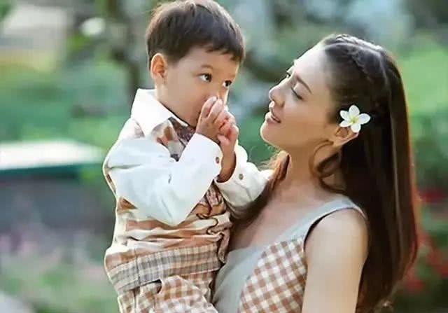 嫁给泰国国王的女人们过得如何?流放海外,剃头出家,住旧房子