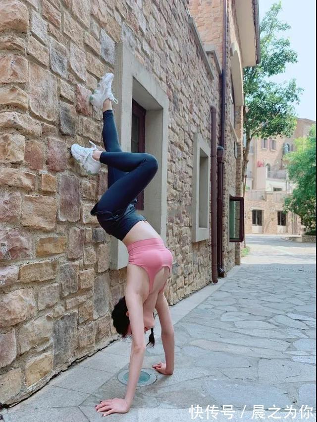 杨幂|成都辣妹展现瑜伽魅力，网友感叹：好身材离不开对运动的坚持