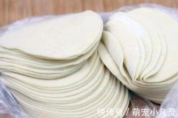 做饺子皮时，最忌只放盐！大厨：多加1味，饺子皮爽口又筋道！