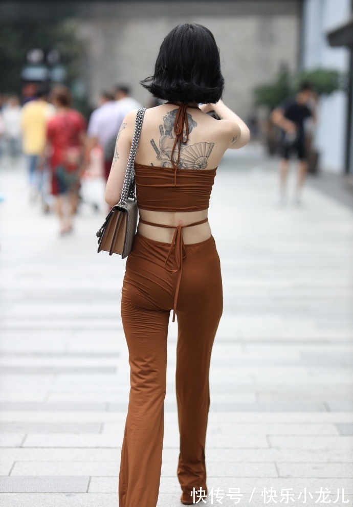 焦糖系|如何成为复古时尚女主，你穿这套就完事儿，轻松展现个人时尚气质