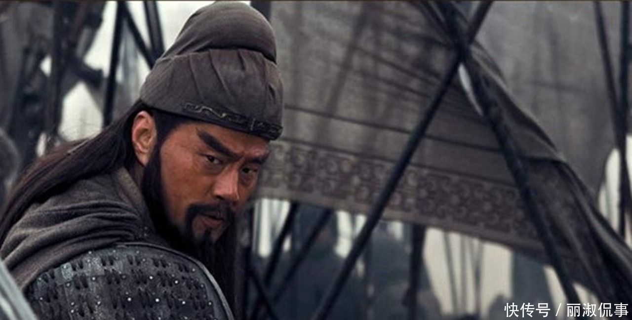 凳子|关羽刮骨疗毒有多疼?关羽看起来很镇静,其实凳子坐碎了