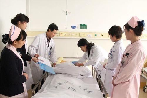 女大夫|生孩子总遇到男医生?产妇别觉得尴尬,对自己和宝宝有好处