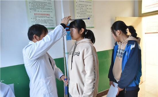 食物|14岁女孩身高直冲165,儿科医生:3种食物是“长高王”,可多食