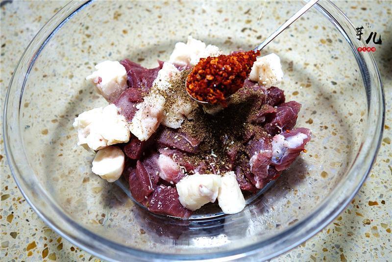 想吃羊肉串教你在家自己烤，做法简单，软嫩多汁，美味又健康