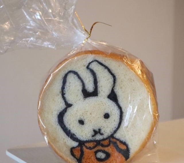 多啦日本网友制作龙猫面包切开有惊喜,网友:拜托要拿出来卖!