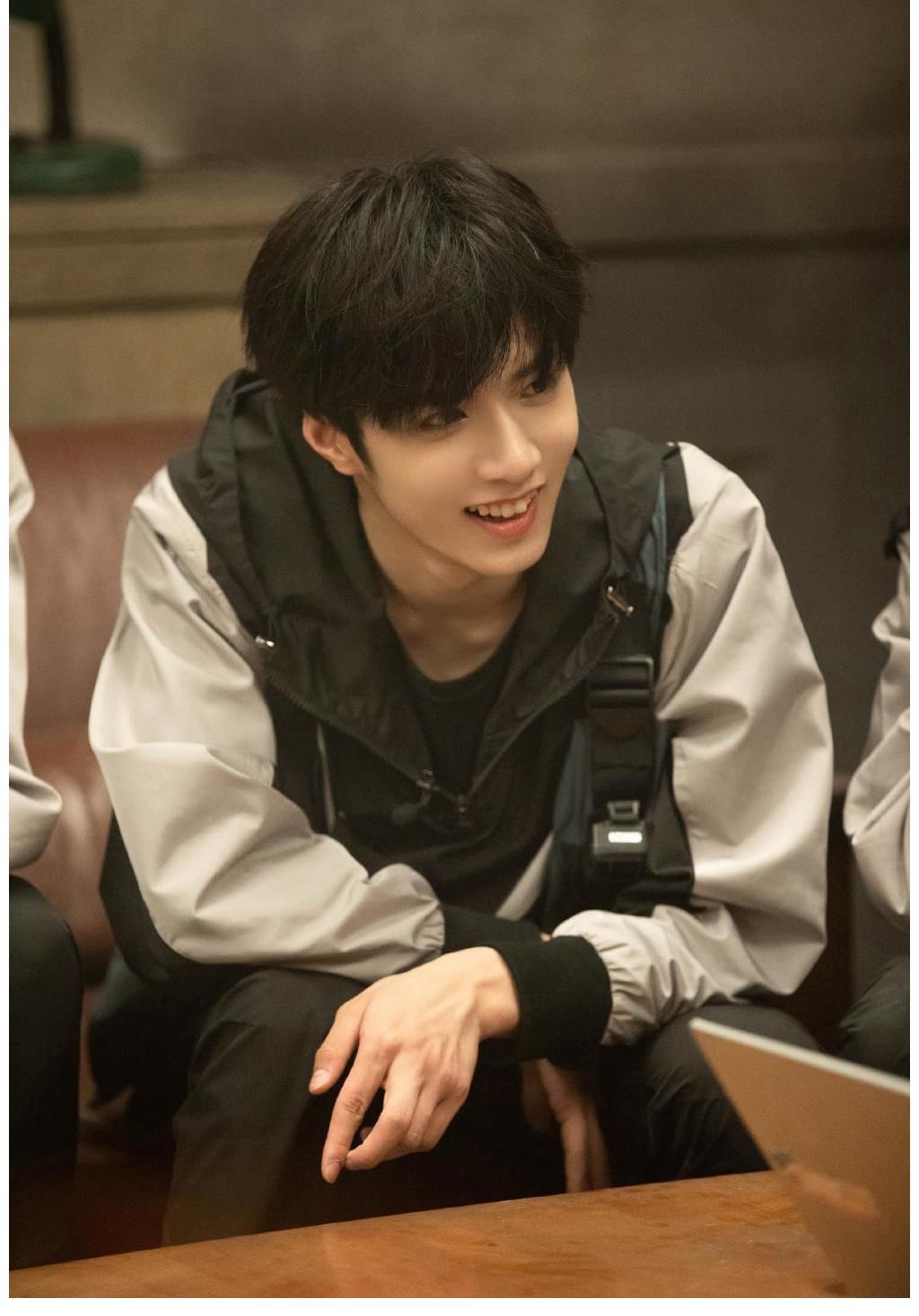 前辈|赖冠霖、宋亚轩、刘耀文，综艺里的“沉默派”有多难？