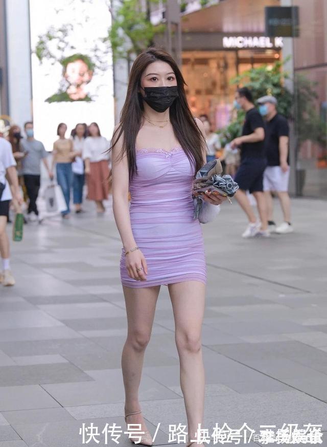 郑秀晶 连衣裙休闲甜美两不误,凸显国际范,不受条件限制