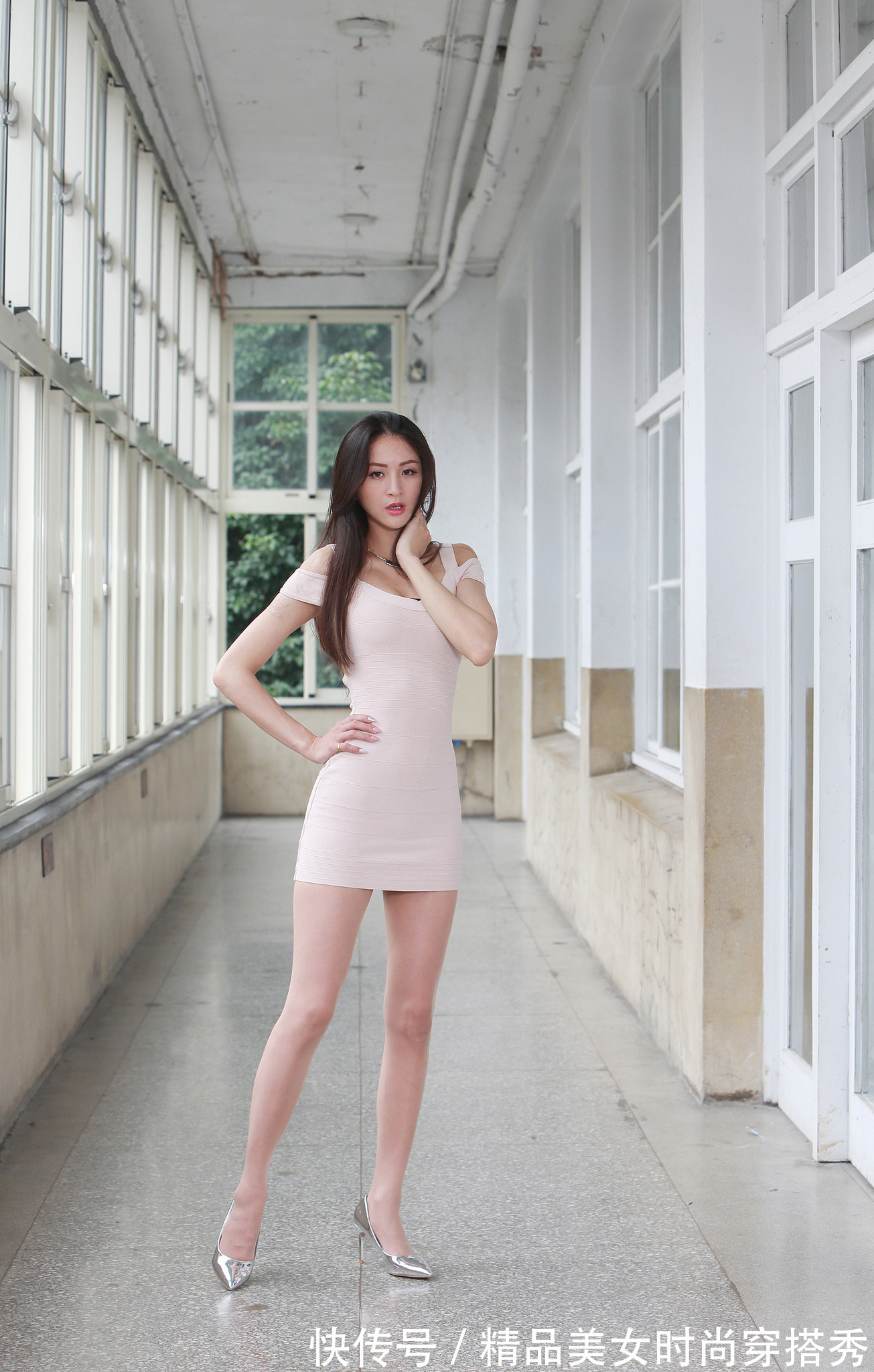 高跟鞋|浅色连衣裙怎么穿?看看这位小姐姐就知道了!