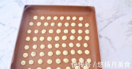 自制的鸡蛋小饼干，又香又脆，特别好吃！