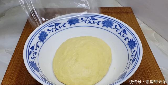 小零食|面粉这样做太神奇了,加3个鸡蛋,个个焦脆香甜,一口一个真过瘾