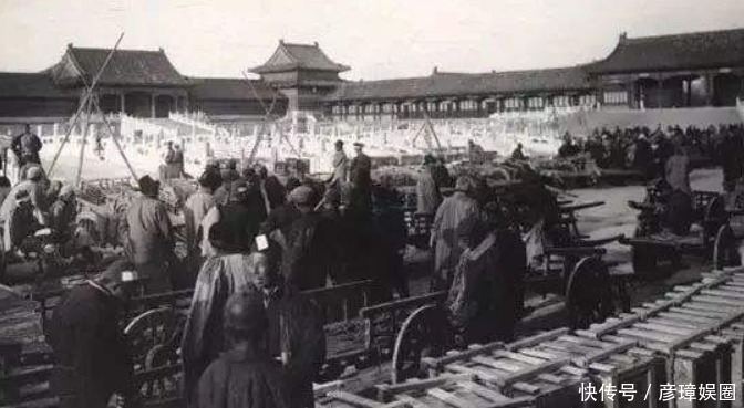 皇室|一大堆中国皇室珍贵文档，下台皇帝看了看：没什么值钱的，烧了