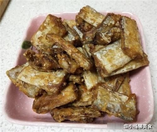 鱼肉|这鱼肉多刺少，裹上淀粉一炸，配饭下酒样样行，宴客也不丢面