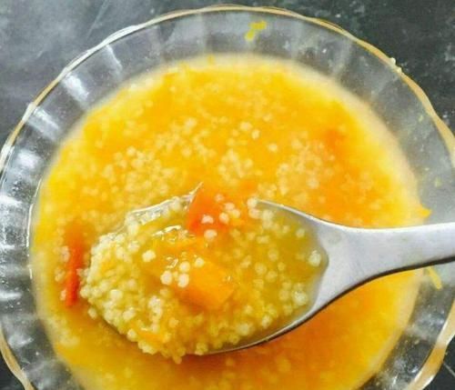 它是天然“助眠果”，睡前吃2粒，清心安神，让你睡得香