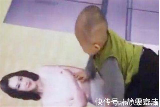 爸妈|出门买东西,宝宝一个动作,爸妈回头看到,恨不得找个地缝钻进去