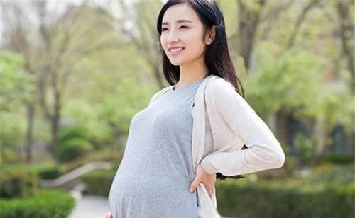 孕吐|为什么有些孕妇怀孕后从不吐,而有些却吐到生,医生:和孩子有关