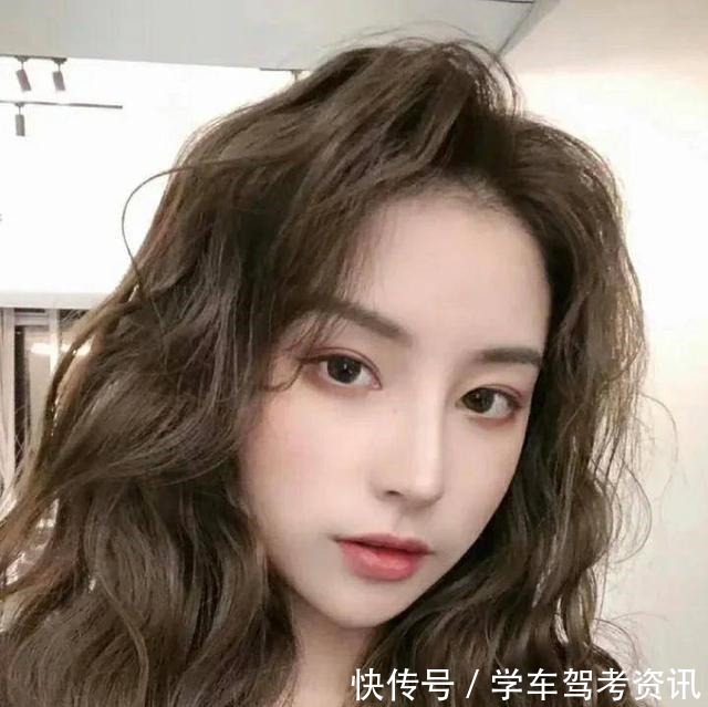 大波浪 初冬超火的几款发型,初恋发秒变邻家妹妹,一举击中直男的心!