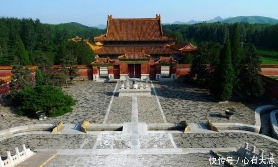 免费参观|末代皇帝的陵墓规模小的可怜,现在已经沦为景点,供人免费参观