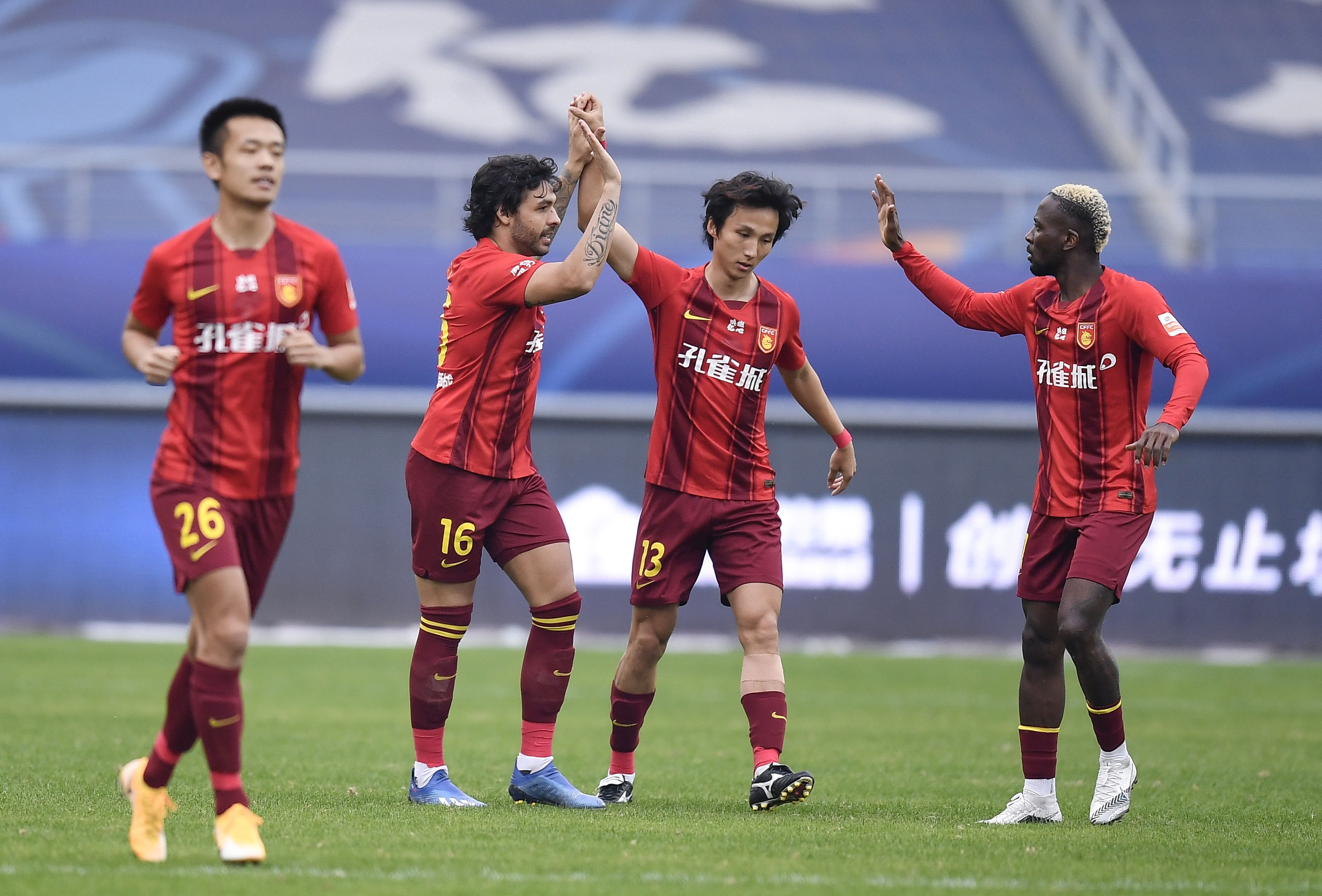 足球中超上海绿地申花对阵河北华夏幸福