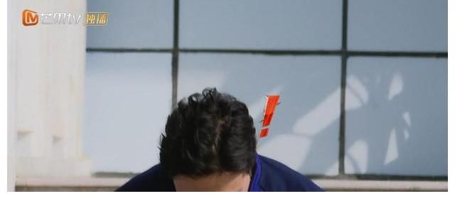 54岁仍旧如此认真对待高强度工作,难怪陈小春能红这么多年