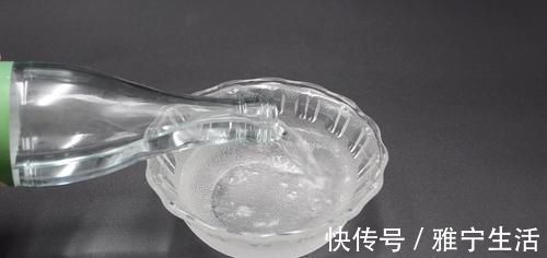 一滴水|不管玻璃有多脏,试试这个小技巧,不用一滴水,干净透亮还不留灰