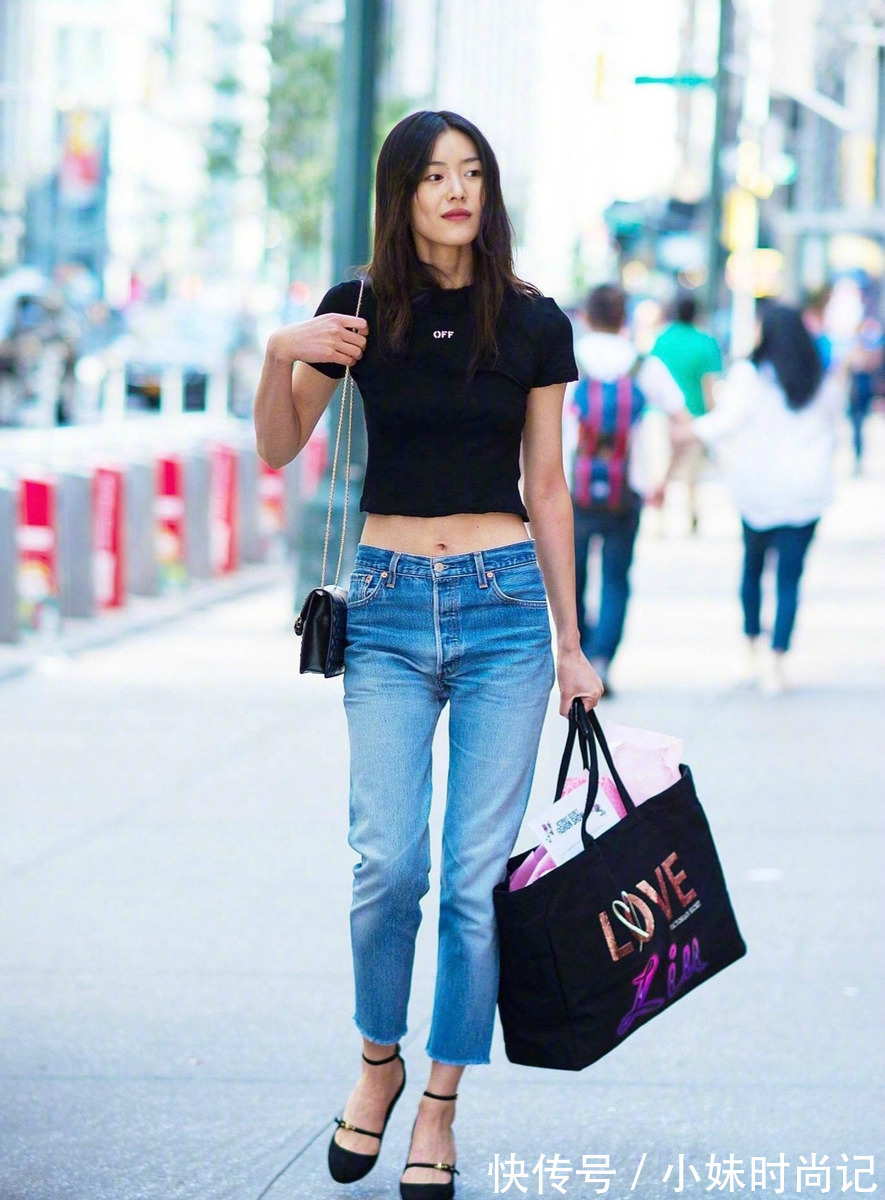 小姐姐 刘雯普通白裙穿出国际大牌感,配披肩发好有少女感