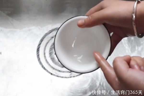 洗碗|洗碗谁还用洗洁精啊聪明人都用它洗碗,快速去除油污还不伤手