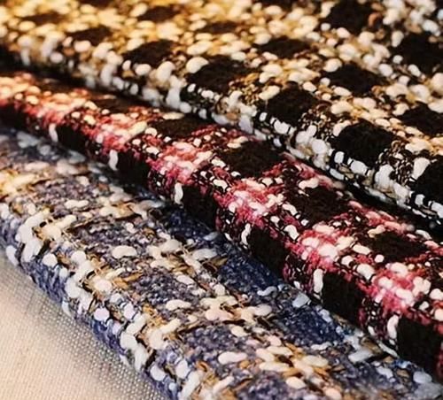 ?最近火了一种穿法叫：“小香风外套+裙子”，时髦高级还显瘦