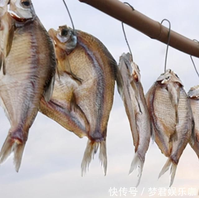入味|腌腊鱼,直接抹盐可不行!多做2步,腊鱼更香更入味,保存时间长
