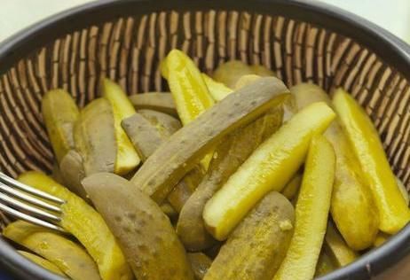 腌黄瓜原来如此简单，我家一周做3次，吃起来嘎嘣脆，越吃越上瘾
