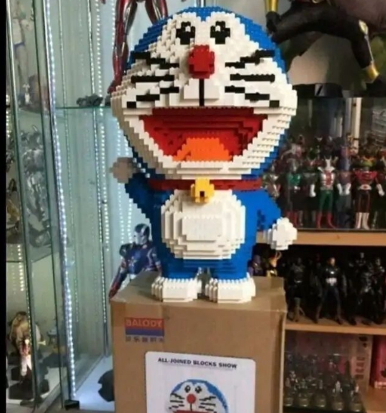 宅男|小猫弄坏手办爱好者拼起来的哆啦A梦,之后会怎么样?小猫呆了