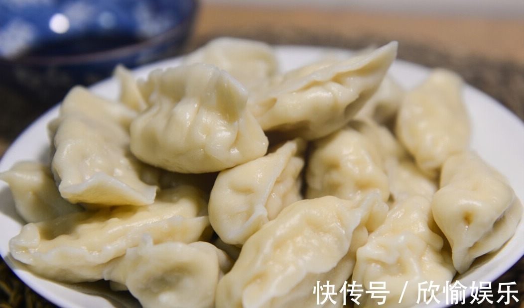 调白菜馅，用盐杀水是错的，牢记1个诀窍，白菜爽脆多汁，不出水！